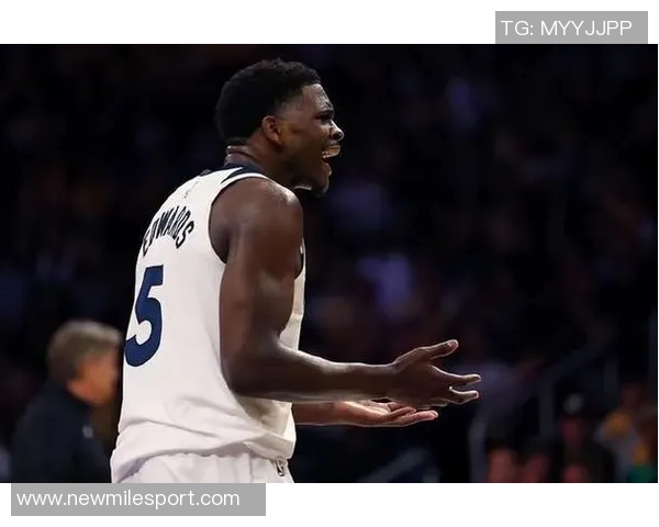 爱德华兹表现平平半场仅得10分次节状态下滑仅得2分 爱德华兹表现平平半场仅得10分次节状态下滑仅得2分