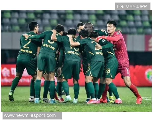 泰国队换人出现意外情况裁判与中国队共同调解纷争 泰国队换人出现意外情况裁判与中国队共同调解纷争