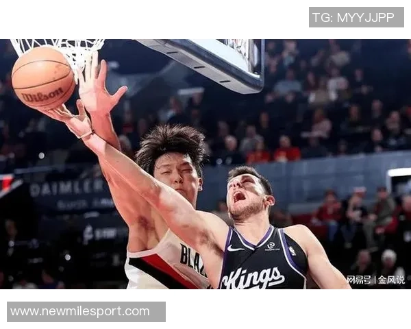 美记分析杨瀚森在小阵容中的局限性与对抗高大内线的潜在策略