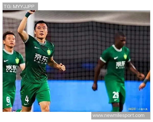 国安队李磊因右大腿肌肉拉伤预计缺阵四周球队面临人员紧张局面